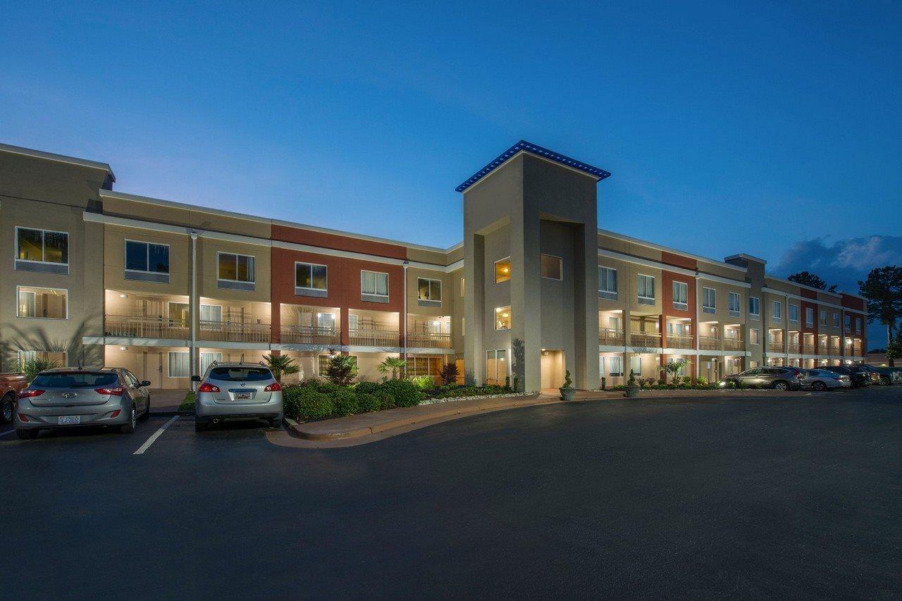 Days Inn By Wyndham Florence Near Civic Center Exterior photo