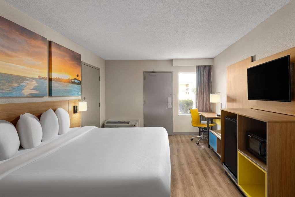 Days Inn By Wyndham Florence Near Civic Center Room photo